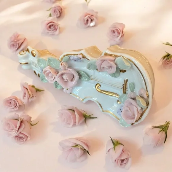 Vintage porcelain violin figure by Lefton China hand painted in Japan. - Picture 2 of 6